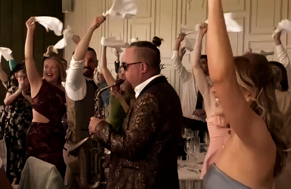 What’s Included in a Saxophone Wedding Package and How Do I Choose the Right One?