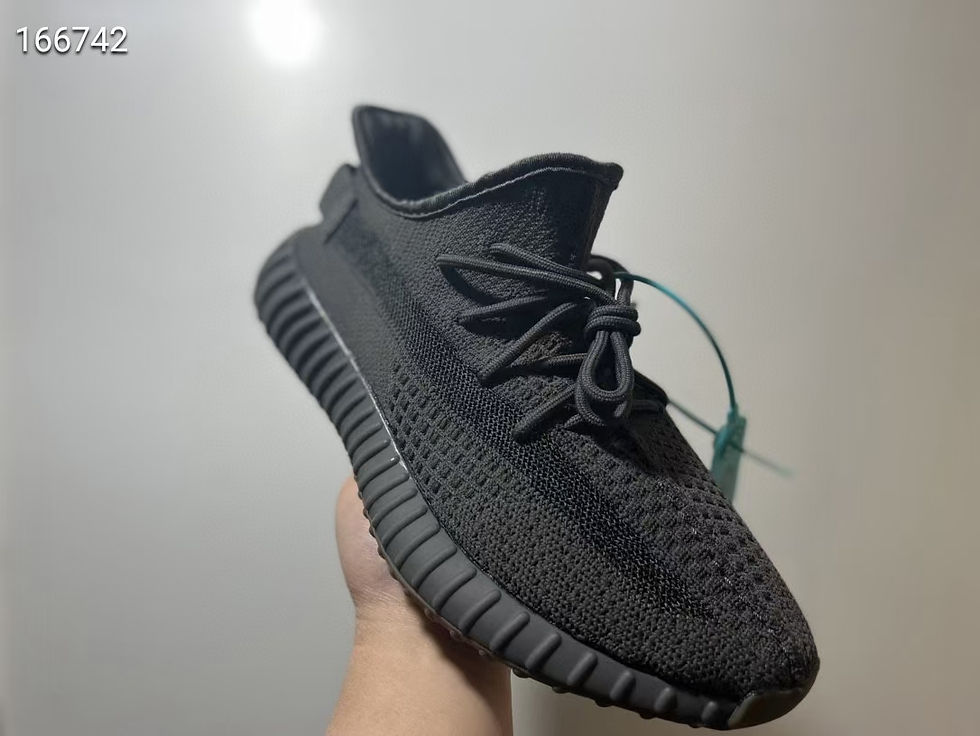 Thumbnail: Yeezy boost 350 sneakers 