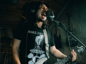 Illegal Mind lança uma versão poderosa da icônica música punk rock russa “Лесник”