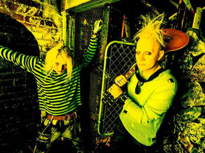 Love Ghost e lenda do rock industrial Skold lançam novo single ‘Ski Mask’