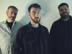 Milan-based trio Sparking Blows release new single "Deaf Love"