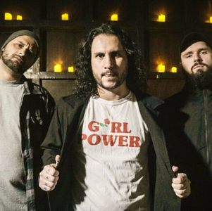 Mad Sneaks reacende o grunge para uma nova geração e transforma nostalgia em movimento cultural