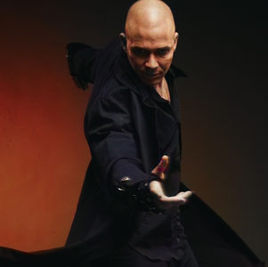 John Lewis lança novo single e videpclipe "Dream Another Dream" 