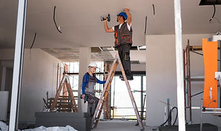full-shot-man-woman-standing-ladder.jpg