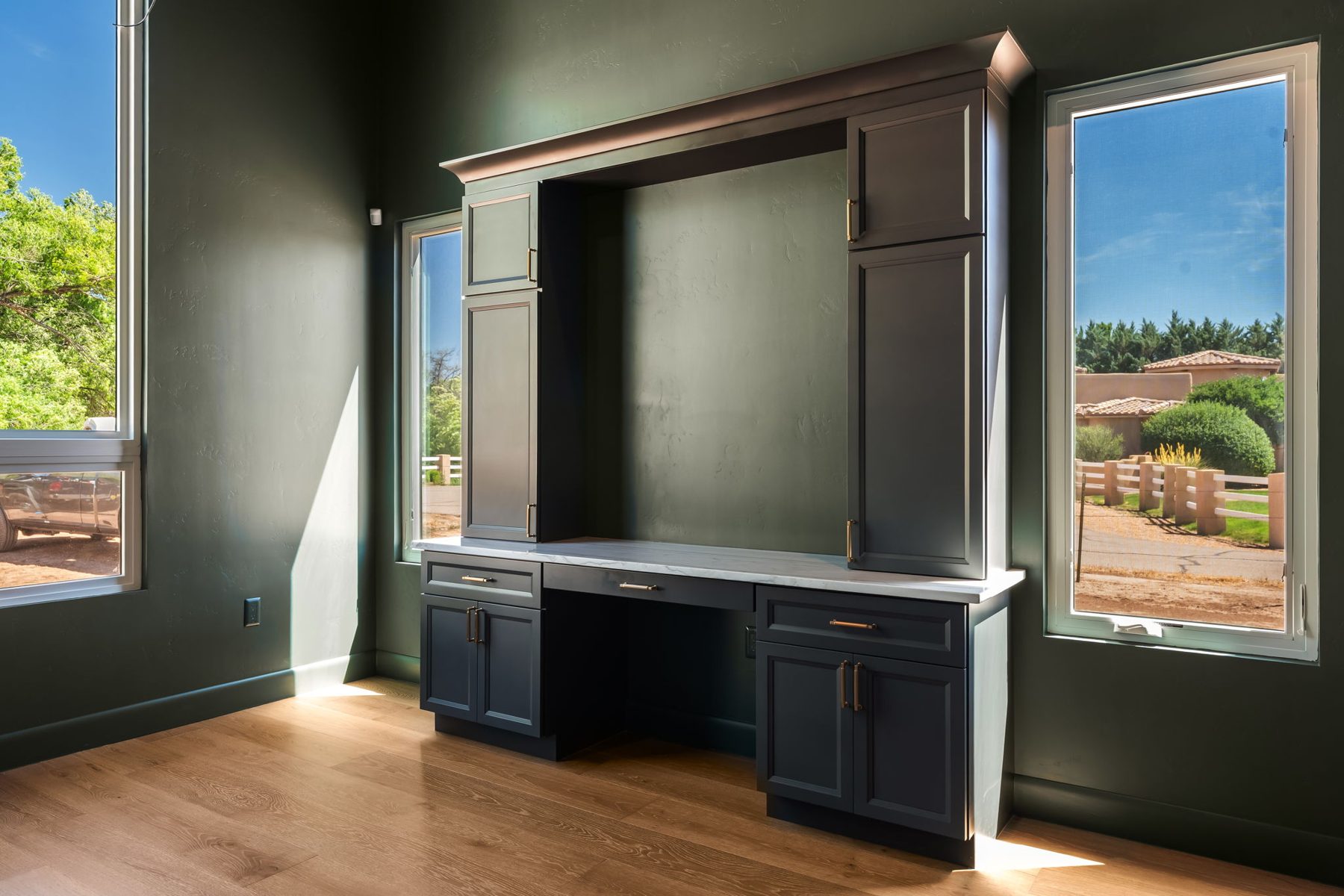 Green study, Modern Walnut, Corrales