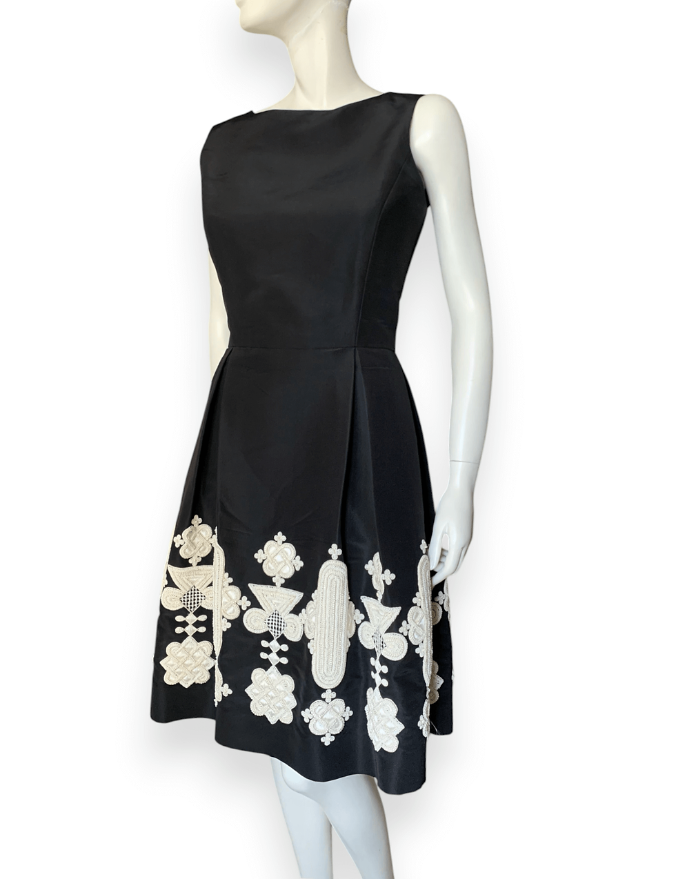Thumbnail: Oscar de la renta black cocktail dress embroidered