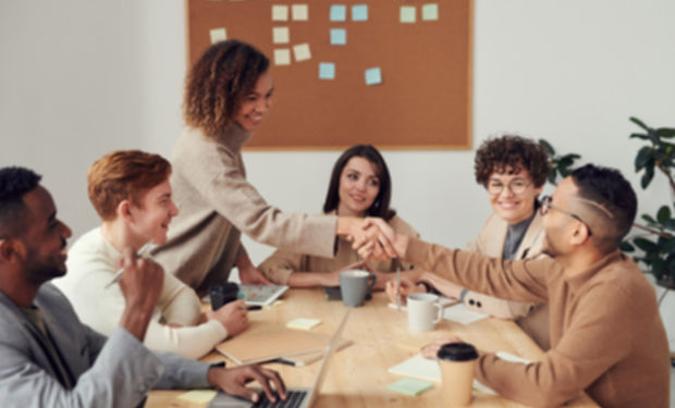 group-of-people-sitting-indoors-3184291_