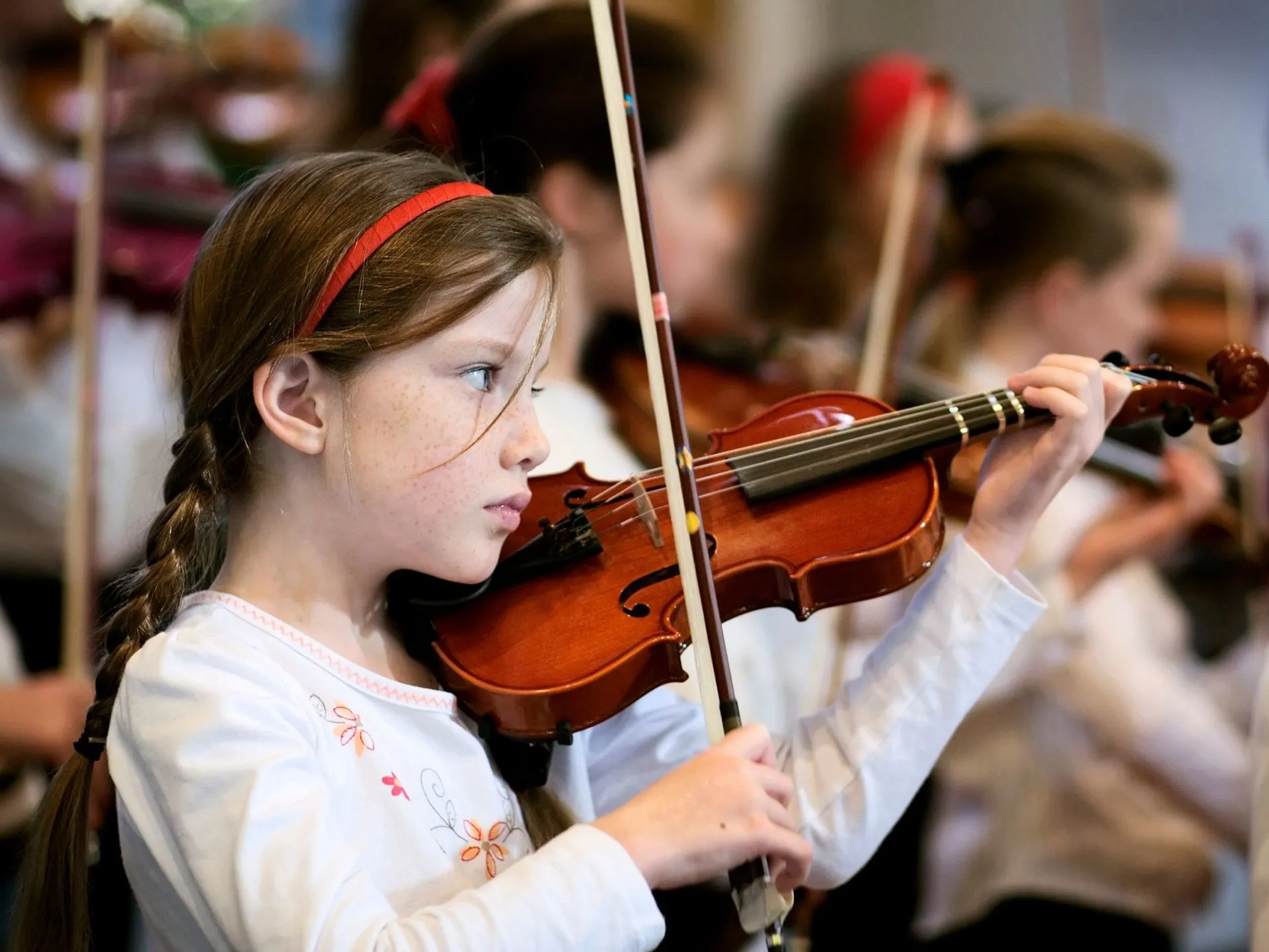 В музыкальную школу или. Дети в музыкальной школе. В музыкальную школу или. Школа музыки. Родители уведут детей в музыкальную школу старые фотографии.