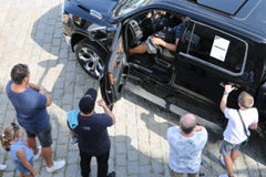 completely-event-tucar-auta-na-naplavce-