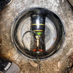 Zasunutí pneumatického vaku do potrubí pro bezvýkopovou opravu