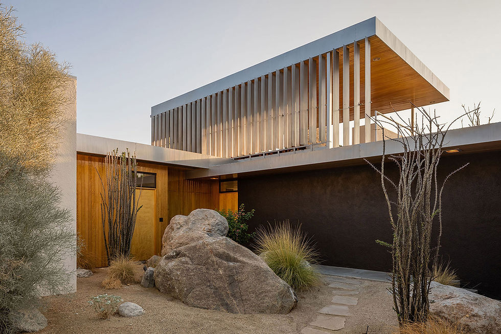 Did you know the Kaufmann Desert House was commissioned by Edgar J. Kaufmann, the same client behind Frank Lloyd Wright’s iconic Fallingwater? Kaufmann wanted a vacation home in Palm Springs that contrasted Fallingwater’s heavy, earthy design, leading him to select Richard Neutra for his modernist touch. Photo by Daniel Solomon