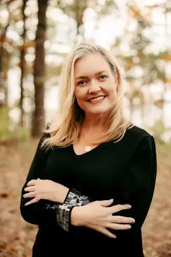 Colleen Hoover: From Small-Town Dreamer to Self-Published Literary Powerhouse