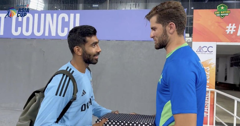 Budding amicable bonds between India Pakistan cricket teams