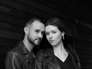 Photographie de couple en studio à Versailles avec Studio RMB, moments précieux.