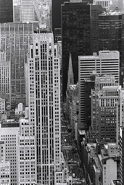 Vue de l'Empire State Building
New York - 2003 - L’art en noir et blanc, en édition limitée, offre une vision unique et intemporelle de New York, numérotée pour une exclusivité totale.
