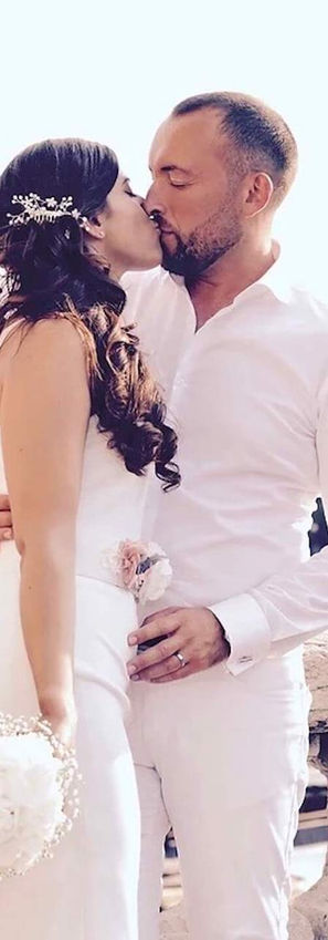 Nous somme heureux de capturer votre amour.
Photo des mariés à Paris devant la Tour Eiffel avec un photographe professionnel.