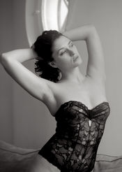 Offrez un bon cadeau shooting boudoir avec un photographe situé à Versailles. Grace à cette carte Bon Cadeau  le destinataire va pouvoir profiter d'une chouette séance photo.