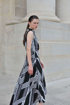 Book mannequin pour particuliers et professionnels. Vous cherchez à constituer ou à enrichir votre book mannequin? Mon studio photo à Versailles vous propose des séances personnalisées pour mettre en avant votre silhouette et votre expressivité.