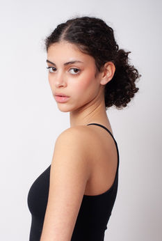Agence de mannequinat à Versailles. Studio de photographie spécialisé dans les book de mannequin, les tests mannequin, modèle, particulier. 