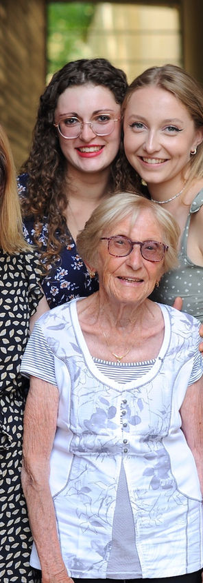 Séance photo en famille avec un photographe expérimenté. Studio RMB à Versailles.