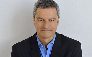 Gavin Esler.jpeg