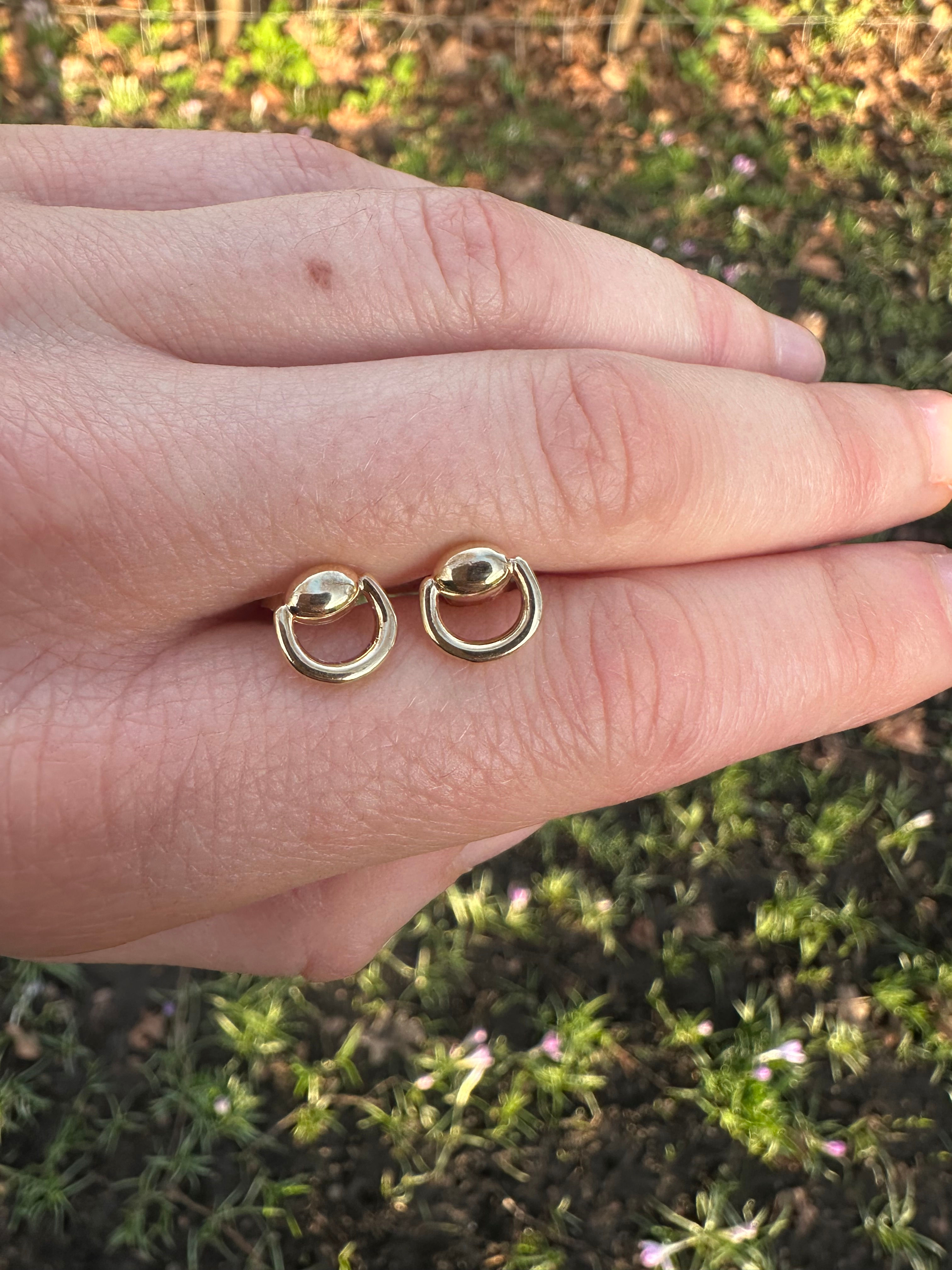 9ct gold snaffle studs