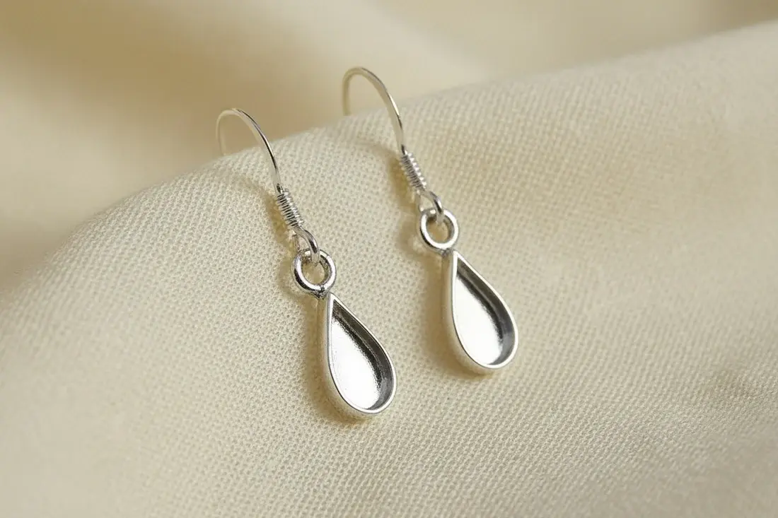 Amoris - Teardrop Drop Earrings
