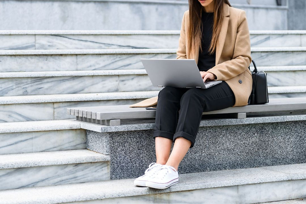 Como usar tênis no trabalho: 7 formas de usar o calçado no escritório!