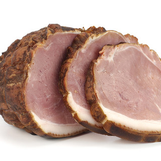 Carne affumicata affettata