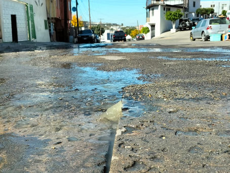 DOS MESES SIN ATENDER FUGA DE AGUAS NEGRAS