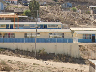 LOCALIZAN CARTUCHOS DE ARMA DE FUEGO EN BAĆO ESCOLAR