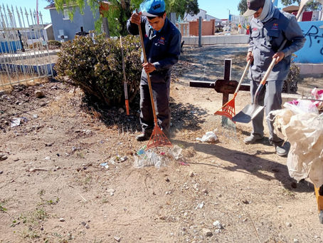 REALIZAN LIMPIEZA DE PANTEÓN MUNICIPAL ANTE LA PROXIMIDAD DE LA CELEBRACIÓN DEL "DÍA DE MUERTOS"
