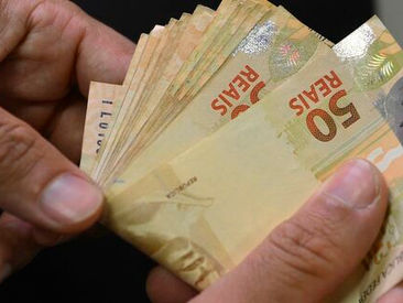 Salário mínimo pode ser reajustado para R$ 1.320 somente em maio