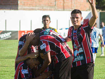 Caucaia vence Iguatu por 2 a 1 e permanece na liderança do Campeonato Cearense