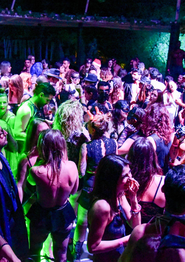 Festa goliardica in stile sadomado perfetta per idea addio al celibato e addio al nubilato 