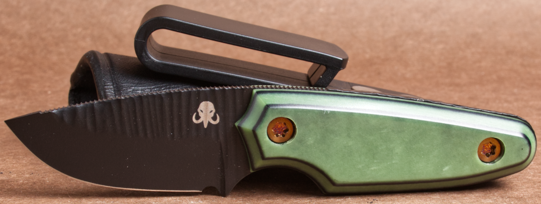 Flint Skinner: Nitro V, Paper Micarta