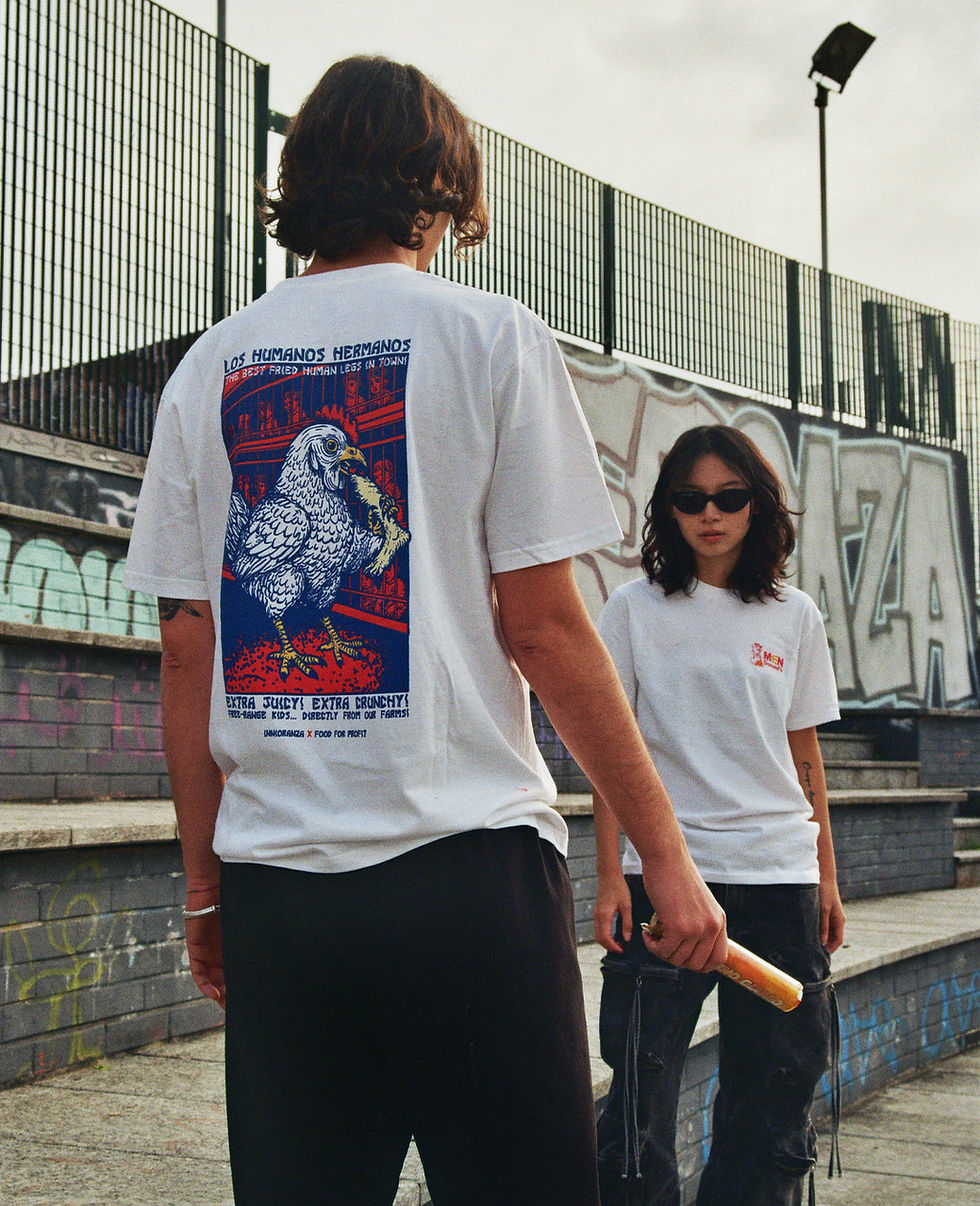 Miniatura: LOS HUMANOS HERMANOS (FOOD FOR PROFIT)T-shirt streetwear ironica in cotone”
