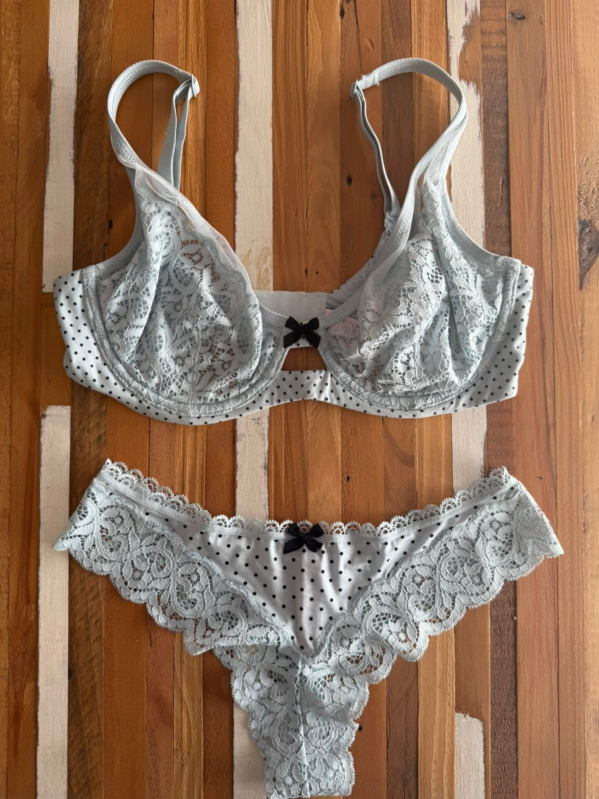 Conjunto Victoria’s Secret Lunares & Encaje (34D - S) 