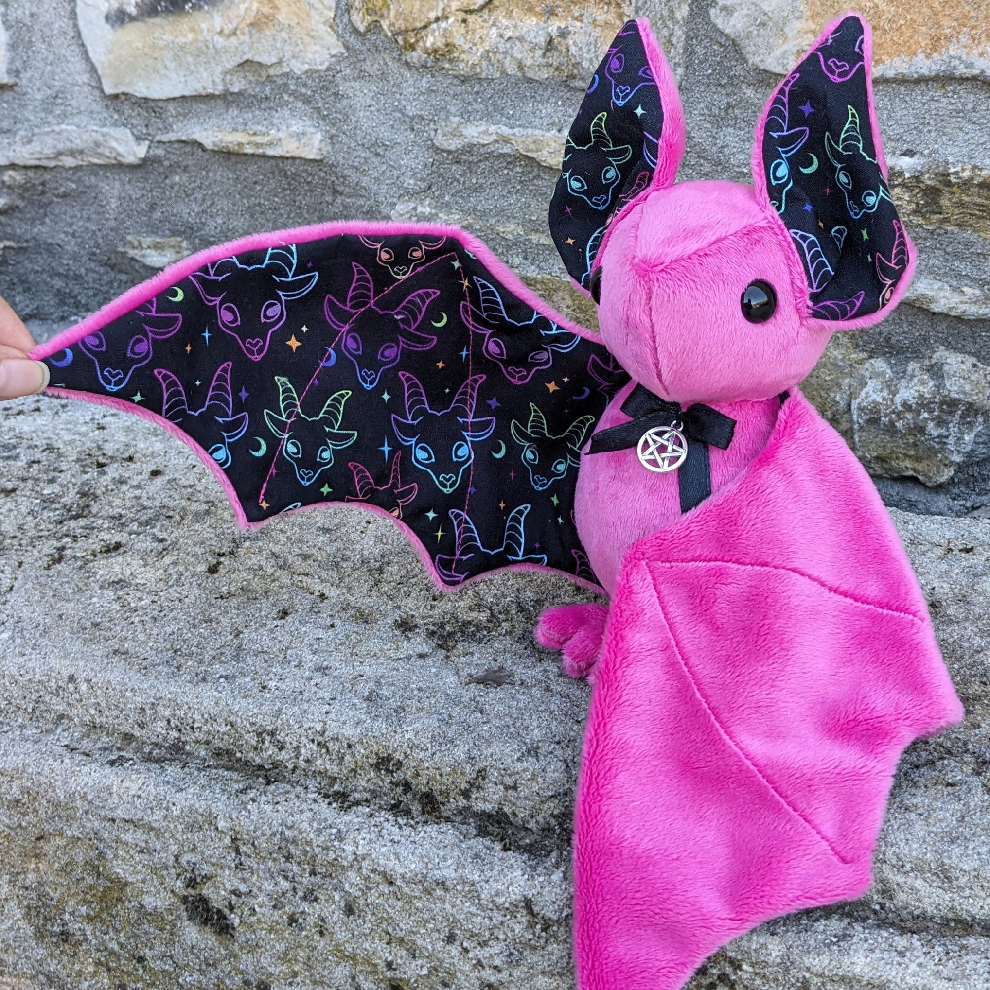 PRÉCOMMANDE Chauve-souris Baphomet (rose)