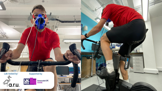 un cycliste en conditions de laboratoire sur un vélo d'exercice avec une selle à éperon