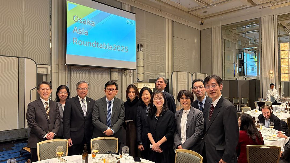 Group photos with representatives from Osaka Metropolitan University