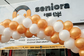 Shopfront of Seniora