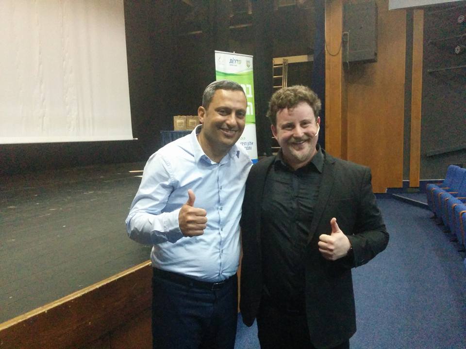 אמן חושים בדרום - גידי ליבנה אמן חושים וסטנדאפיסט עם ראש העיר שדרות