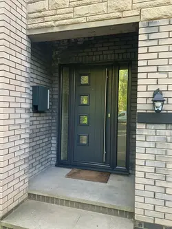 Composite front door, design 4 Square, colour Grey 7016 with long bar handle