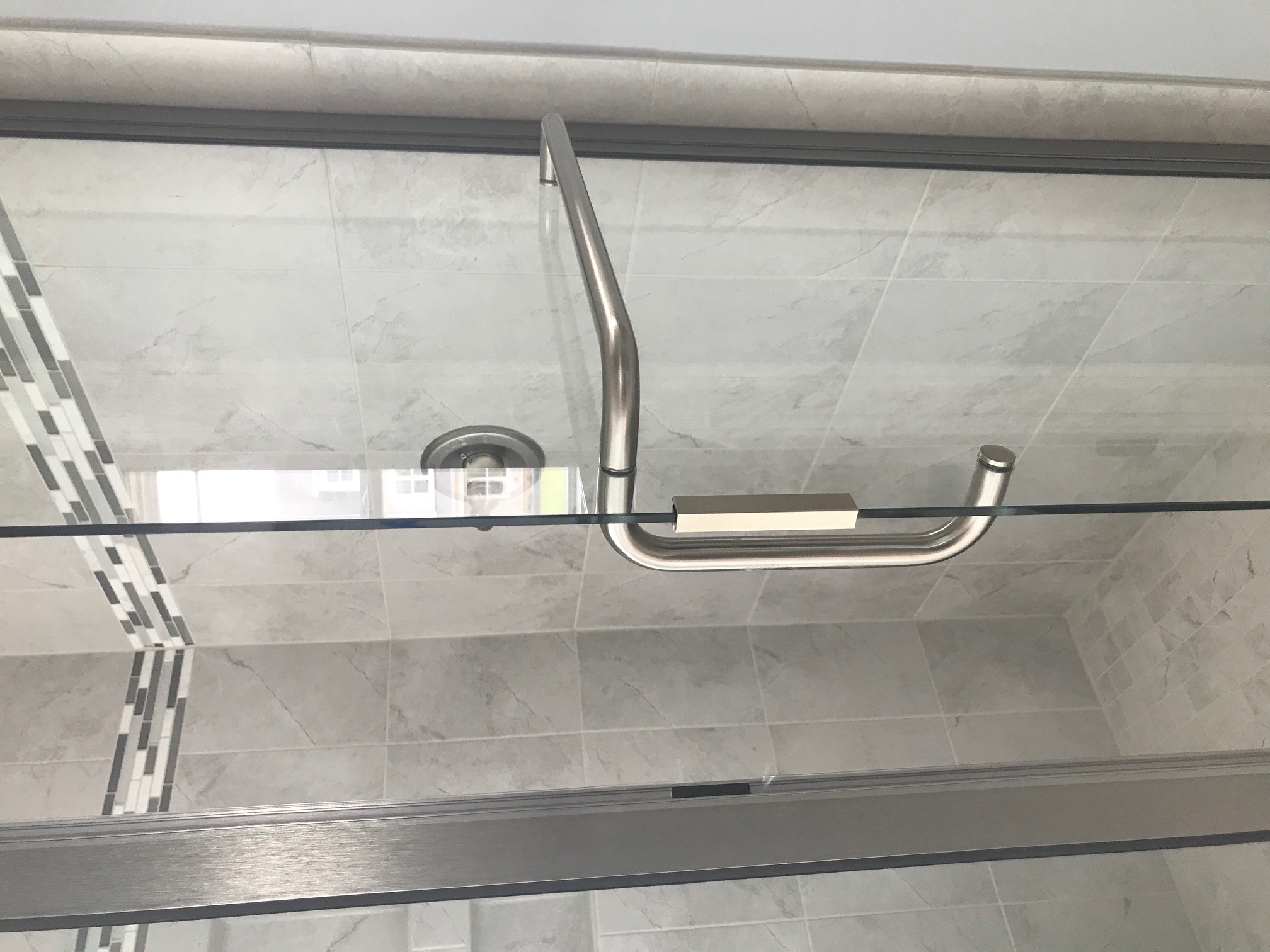 Semi-Frameless with C-Pull Towel Bar (2)