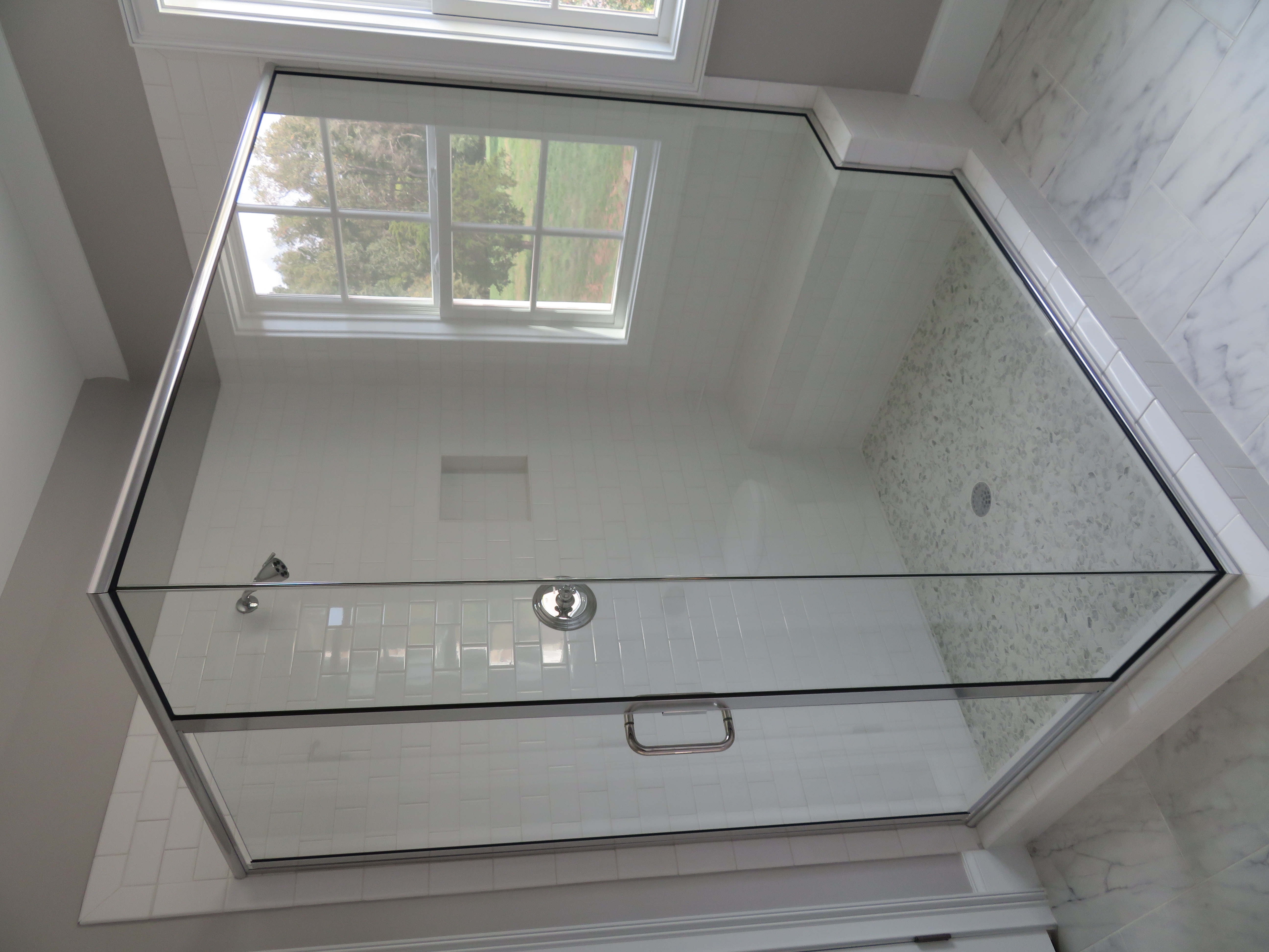 Semi-Frameless Shower with Butt Glaze Corner & Notch Panel