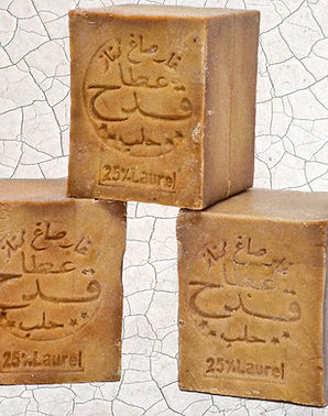 3 Aleppo-Seifen mit 25 % Lorbeeröl.jpg