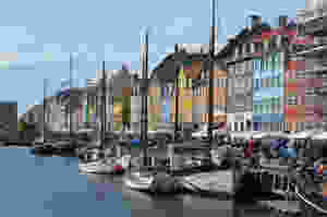 architecture boats buildings canal