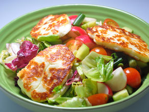 Bezlepkové HALLOUMI se salátem