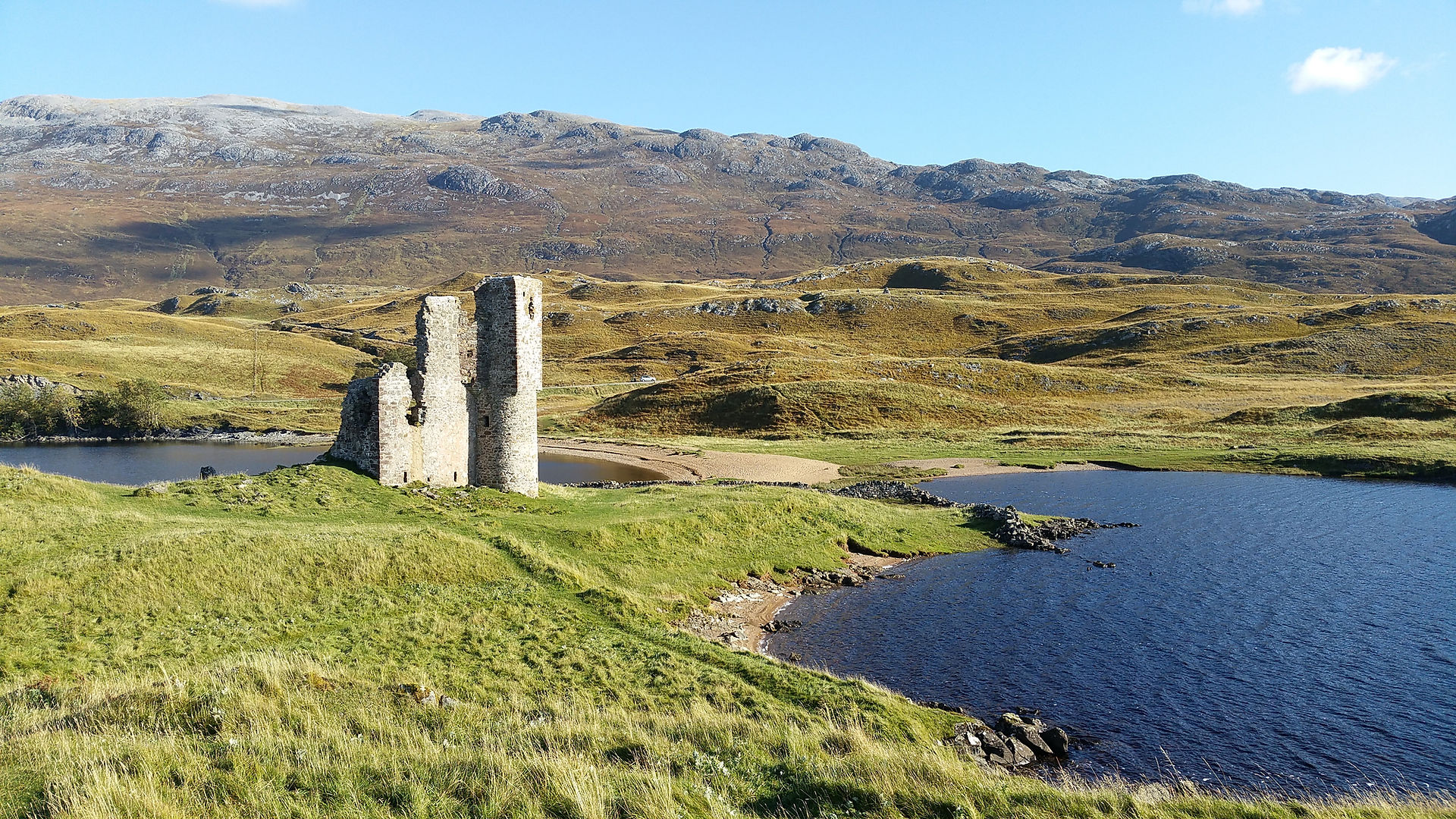 Best castles to visit in the Highlands of Scotland. Ardvreck Castle